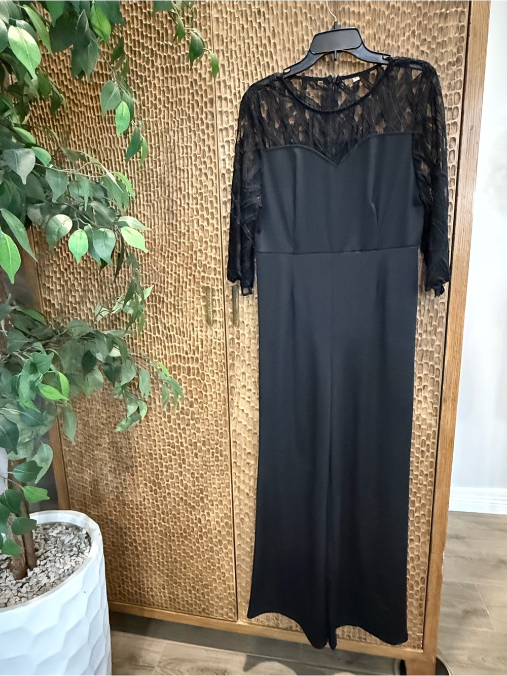 Elegant Women’s Black Jumpsuit Lace Neckline and Sleeves Size Large